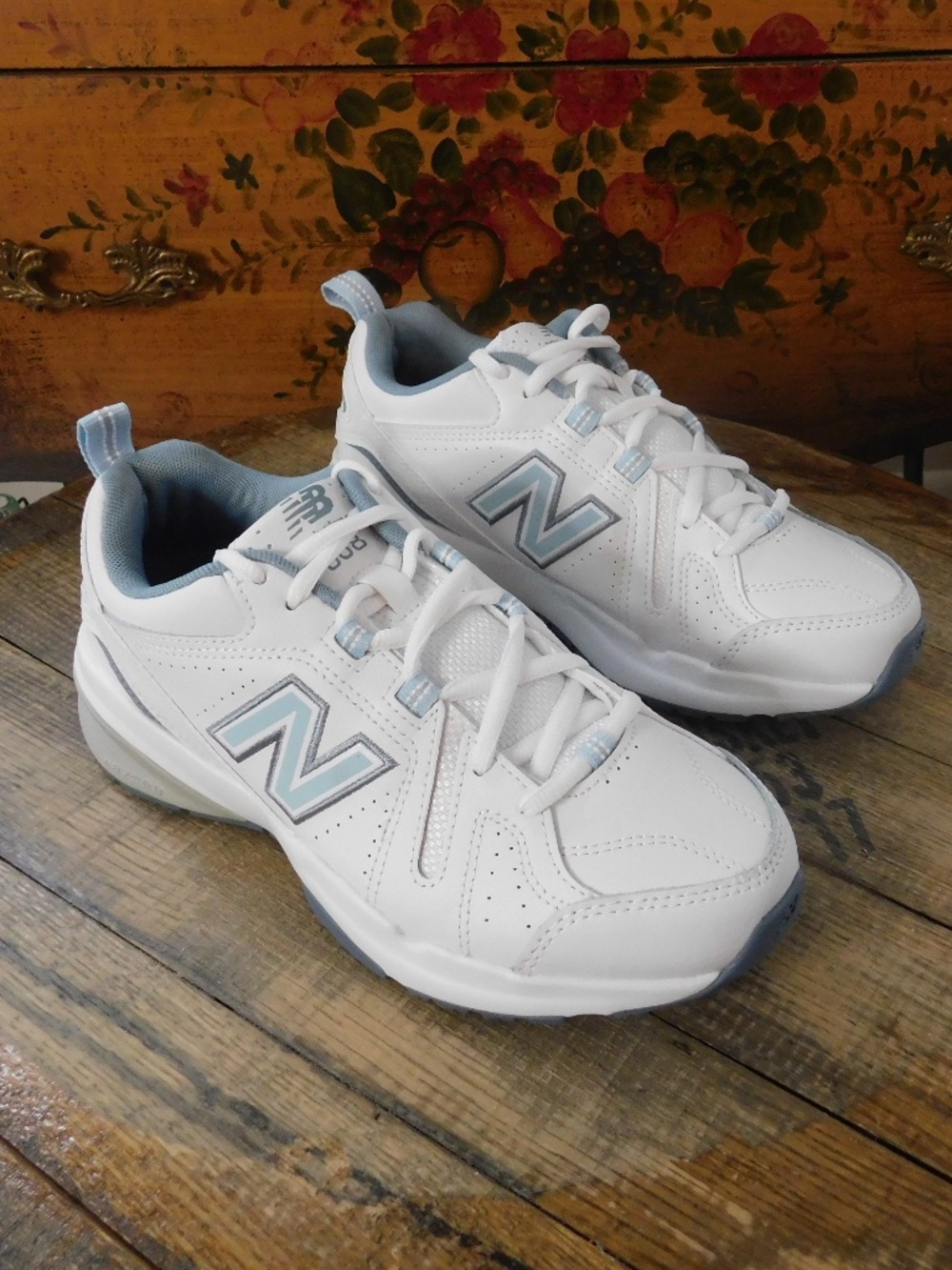 New Balance 608 Women's Leather Walking Shoe sz 7 D